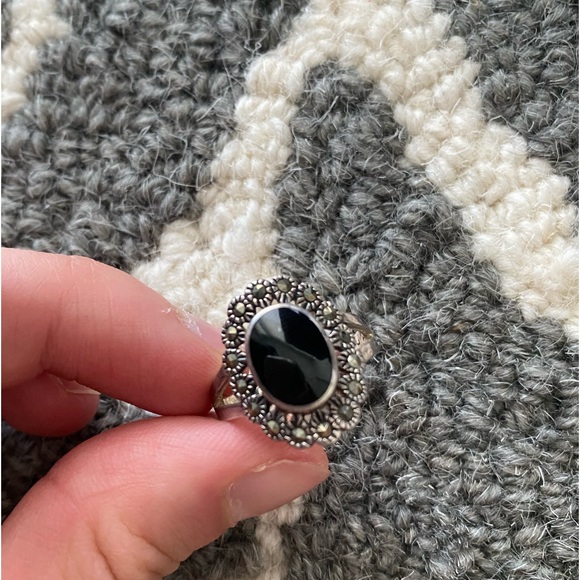 Gorgeous Sterling Silver Vintage Ring - Picture 2 of 6